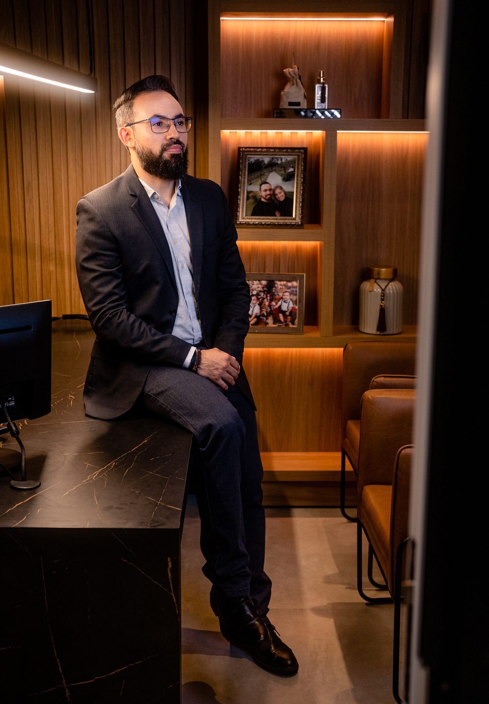 Dr. Emanuel Figueiredo no consultório